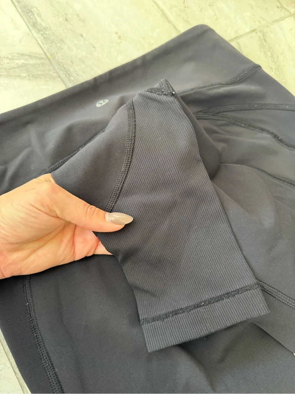 Lululemon Black High Rise Leggings Women’s Size 4 Ridded Detail Athletic Yoga - Picture 4 of 5